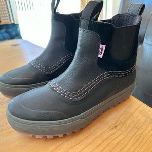 VANS Standard Mid Chelsea Snow MTE Boots size 7